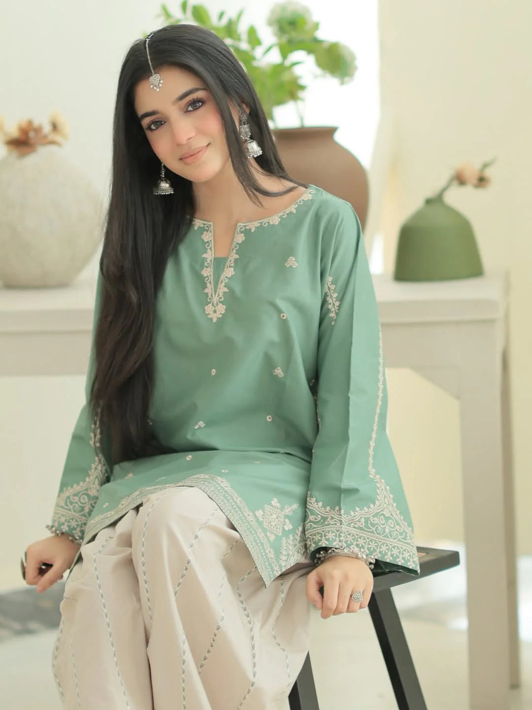Laiba 2 Pc Stitched(Free Khussa Gift)